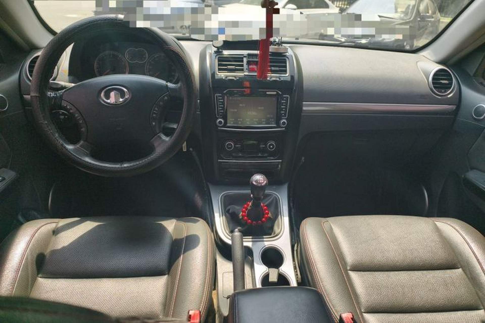Used Haval H5 Classic 2013 ZhiZun Edition 2.0T Manual Two-Wheel Drive Elite Model Center Console