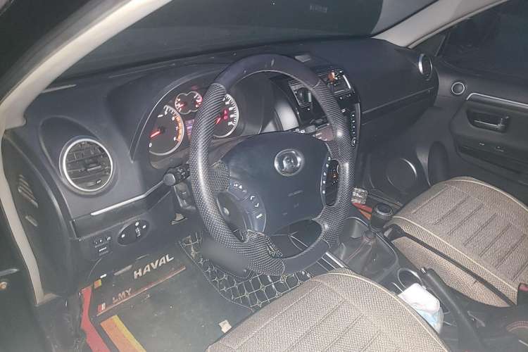 Used Haval H5 Classic 2013 Zhizun Edition 2.0T Manual 4x4 Elite Model Center Console