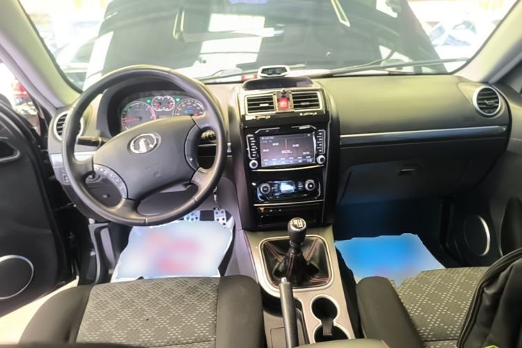 Used Haval H5 Classic 2013 ZhiZun Edition Green Silence 2.0T Manual 4x4 Progressive Model Center Console