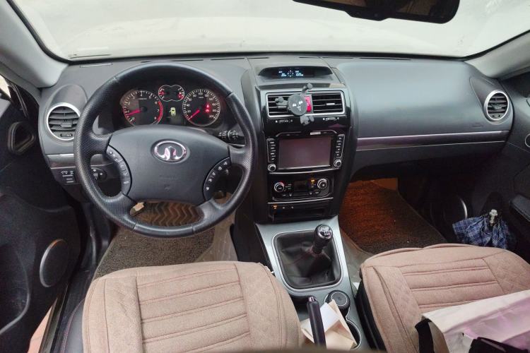 Used Haval H5 Classic 2013 Zhizun Edition 2.0T Manual 4x4 Elite Model Center Console