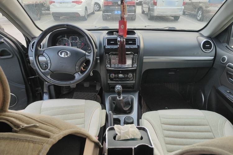 Used Haval H5 Classic 2013 Zhizun Edition 2.0L Manual Two-Wheel Drive Entry-Level Model Center Console