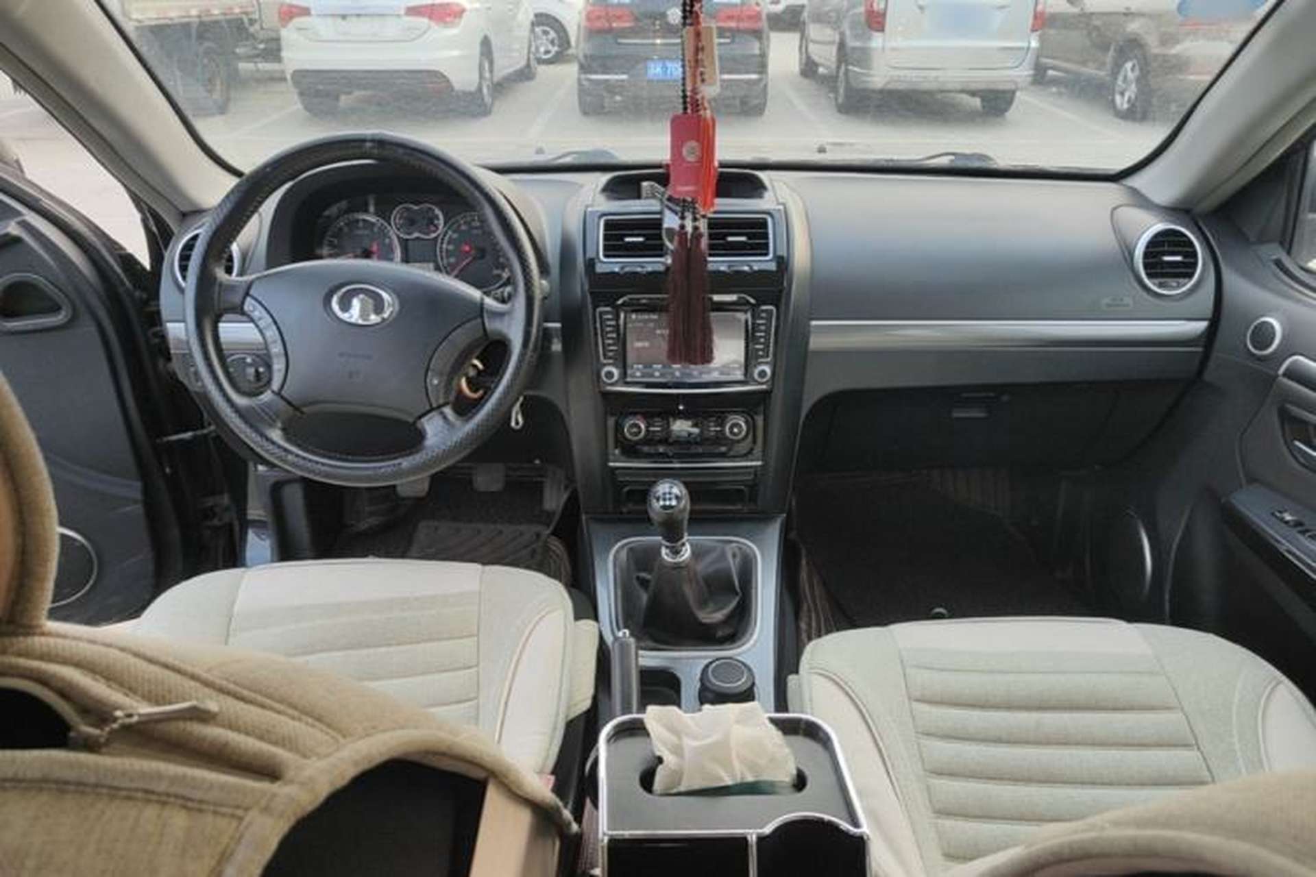 Used Haval H5 Classic 2013 Zhizun Edition 2.0L Manual Two-Wheel Drive Entry-Level Model Center Console