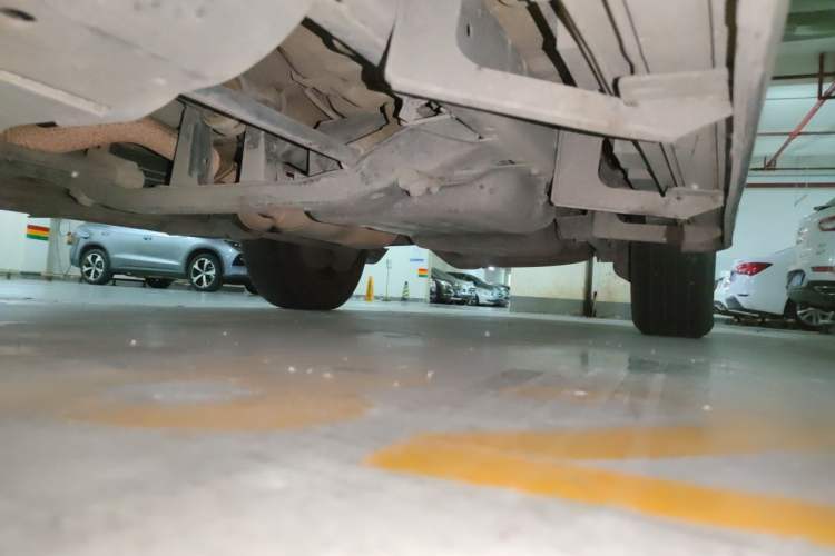 Used Haval H5 Classic 2013 ZhiZun Edition 2.0T Manual Two-Wheel Drive Elite Model Chassis Front Left