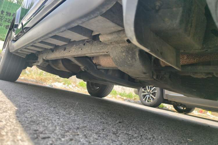 Used Haval H5 Classic 2013 ZhiZun Edition 2.0T Manual Two-Wheel Drive Elite Model Chassis Front Right