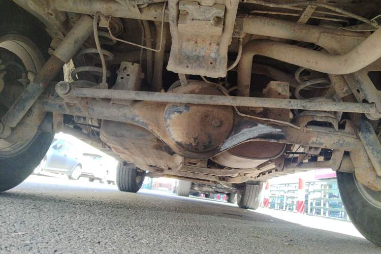 Used Haval H5 Classic 2013 Zhizun Edition 2.0T Manual Two-Wheel Drive Entry-Level Model Chassis Rear