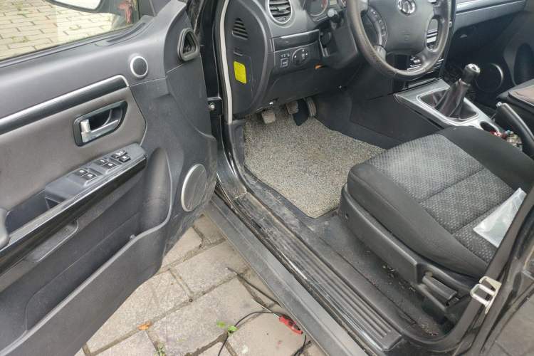 Used Haval H5 Classic 2013 Zhizun Edition 2.0L Manual Two-Wheel Drive Entry-Level Model Driver Seat
