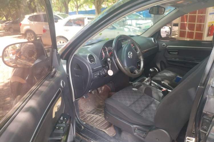 Used Haval H5 Classic 2013 Zhizun Edition 2.0T Manual Two-Wheel Drive Entry-Level Model Driver Seat