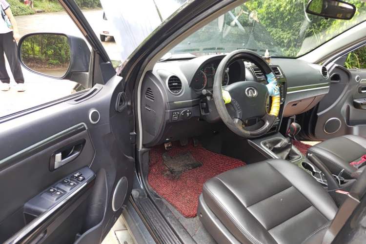 Used Haval H5 Classic 2013 Zhizun Edition 2.0T Manual Two-Wheel Drive Entry-Level Model Driver Seat