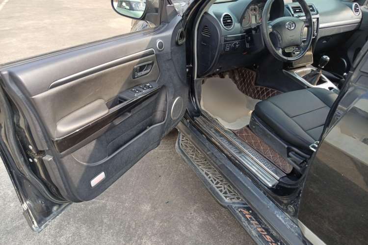 Used Haval H5 Classic 2013 Zhizun Edition 2.0T Manual Two-Wheel Drive Entry-Level Model Driver Seat