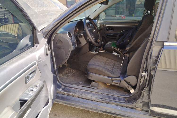 Used Haval H5 Classic 2013 Zhizun Edition 2.0T Manual Two-Wheel Drive Entry-Level Model Driver Seat