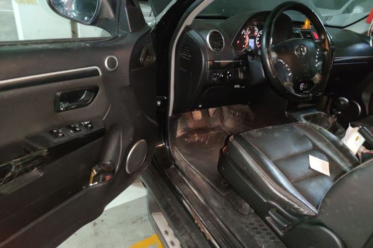 Used Haval H5 Classic 2013 ZhiZun Edition 2.0T Manual Two-Wheel Drive Elite Model Driver Seat