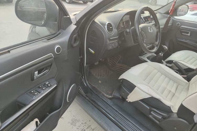 Used Haval H5 Classic 2013 Zhizun Edition 2.0L Manual Two-Wheel Drive Entry-Level Model Driver Seat