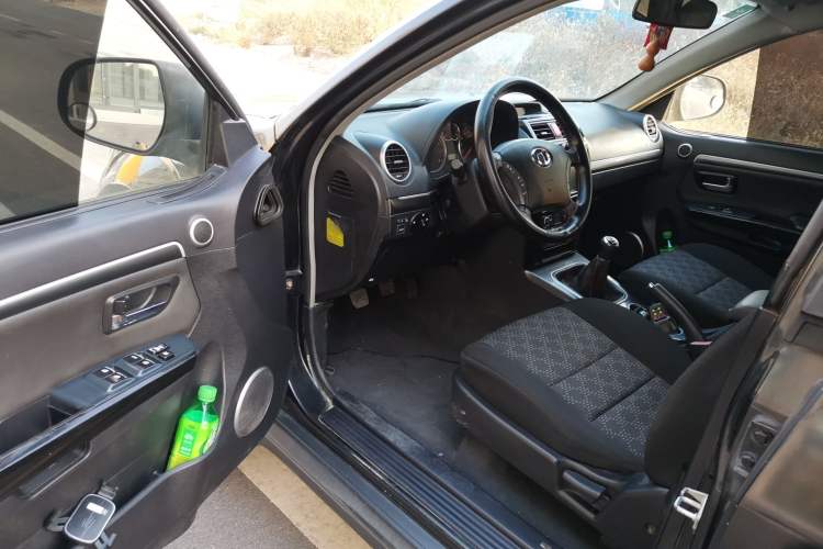 Used Haval H5 Classic 2013 Zhizun Edition 2.0L Manual Two-Wheel Drive Entry-Level Model Driver Seat