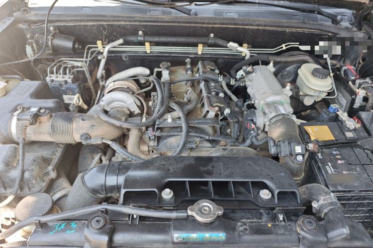 Used Haval H5 Classic 2013 Zhizun Edition 2.0T Manual 4x4 Elite Model Engine Bay