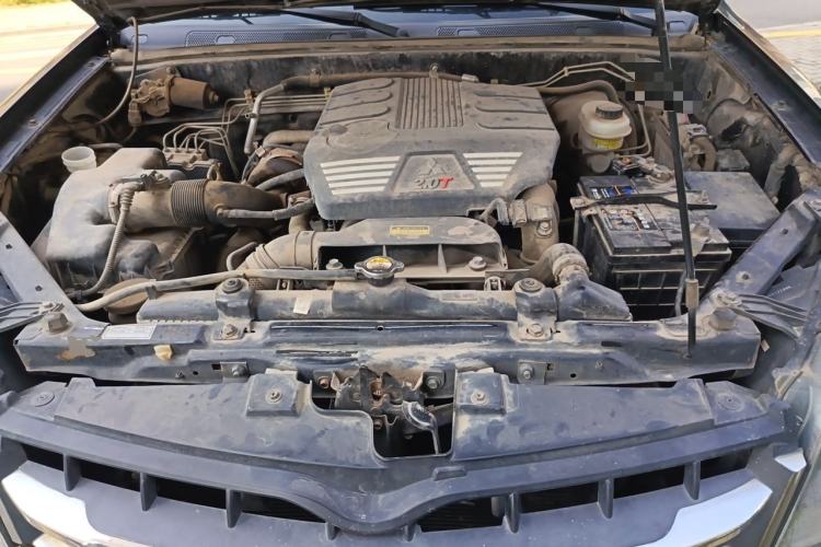 Used Haval H5 Classic 2013 Zhizun Edition 2.0T Manual Two-Wheel Drive Entry-Level Model Engine Bay