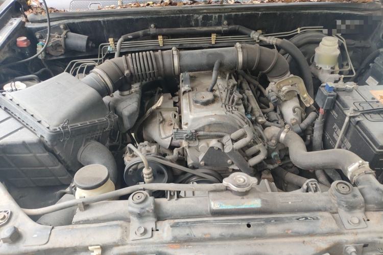 Used Haval H5 Classic 2013 Zhizun Edition 2.0L Manual Two-Wheel Drive Entry-Level Model Engine Bay