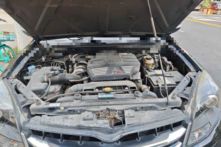 Used Haval H5 Classic 2013 Zhizun Edition 2.0T Manual 4x4 Elite Model Engine Bay