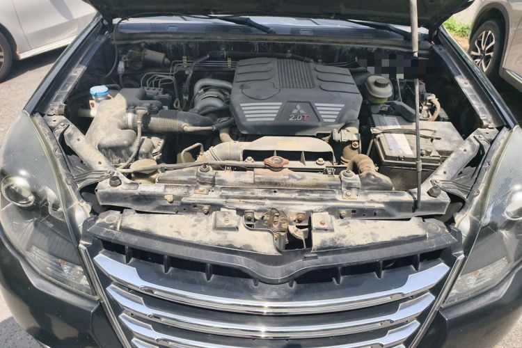 Used Haval H5 Classic 2013 ZhiZun Edition 2.0T Manual Two-Wheel Drive Elite Model Engine Bay
