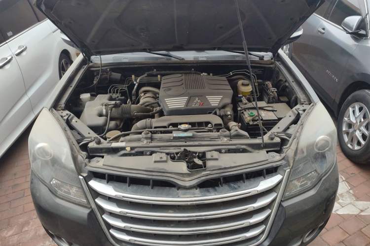 Used Haval H5 Classic 2013 Zhizun Edition 2.0T Manual 4x4 Elite Model Engine Bay