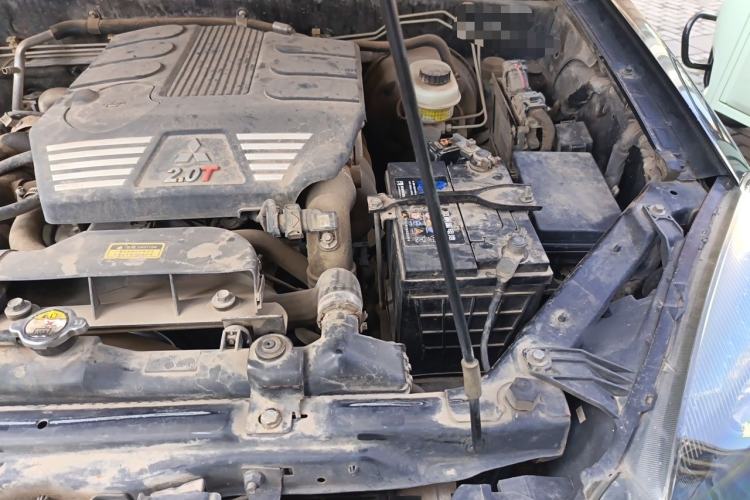 Used Haval H5 Classic 2013 Zhizun Edition 2.0T Manual Two-Wheel Drive Entry-Level Model Engine Bay Left