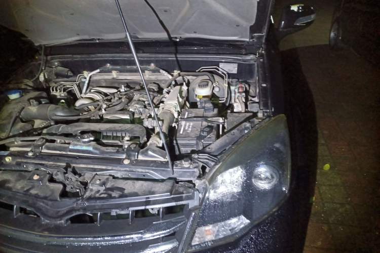 Used Haval H5 Classic 2013 Zhizun Edition 2.0T Manual 4x4 Elite Model Engine Bay Left