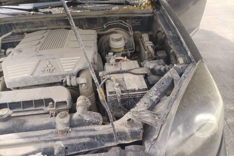Used Haval H5 Classic 2013 Zhizun Edition 2.0T Manual 4x4 Elite Model Engine Bay Left