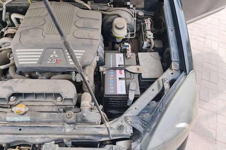Used Haval H5 Classic 2013 Zhizun Edition 2.0T Manual Two-Wheel Drive Entry-Level Model Engine Bay Left