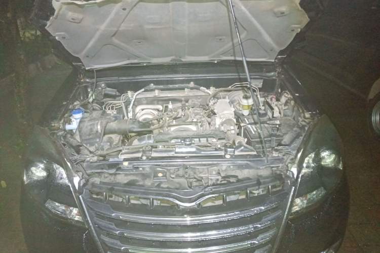 Used Haval H5 Classic 2013 Zhizun Edition 2.0T Manual 4x4 Elite Model Engine Bay
