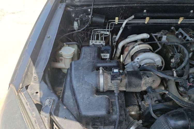 Used Haval H5 Classic 2013 Zhizun Edition 2.0T Manual 4x4 Elite Model Engine Bay Right