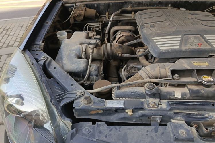 Used Haval H5 Classic 2013 Zhizun Edition 2.0T Manual Two-Wheel Drive Entry-Level Model Engine Bay Right