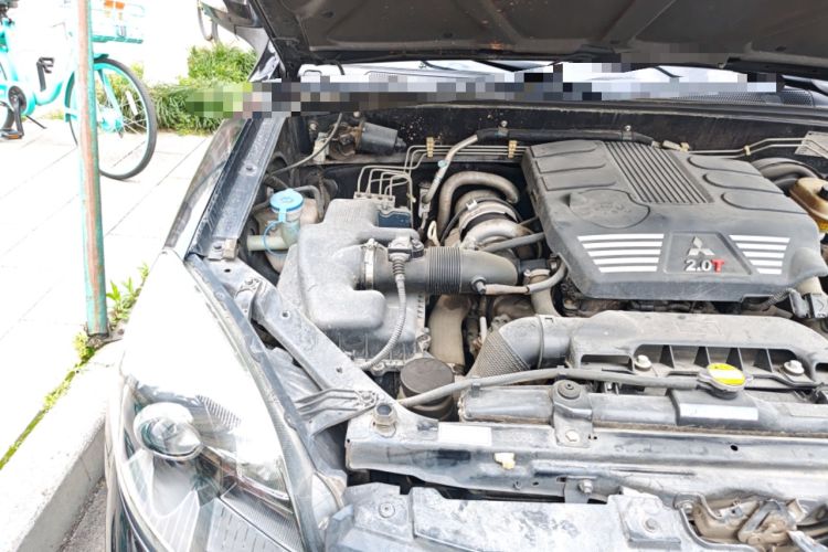 Used Haval H5 Classic 2013 Zhizun Edition 2.0T Manual 4x4 Elite Model Engine Bay Right