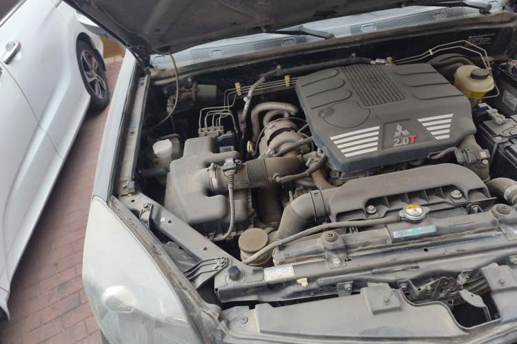 Used Haval H5 Classic 2013 Zhizun Edition 2.0T Manual 4x4 Elite Model Engine Bay Right