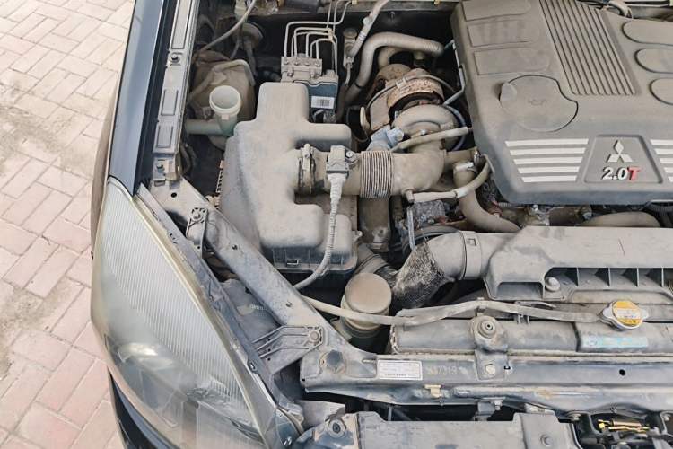 Used Haval H5 Classic 2013 Zhizun Edition 2.0T Manual Two-Wheel Drive Entry-Level Model Engine Bay Right
