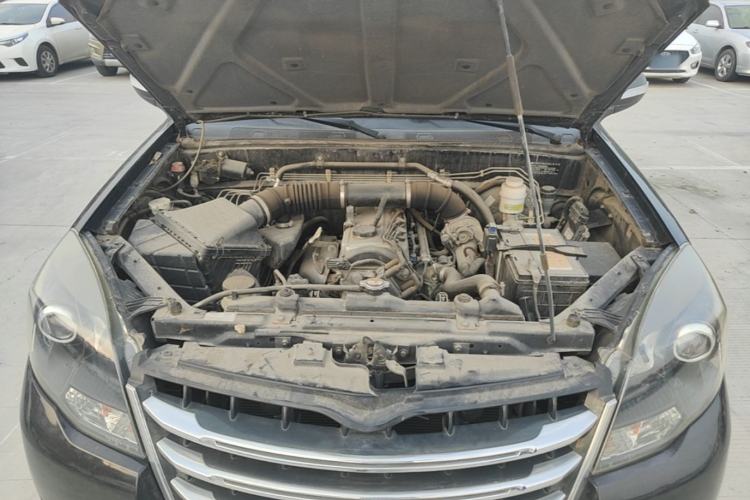 Used Haval H5 Classic 2013 Zhizun Edition 2.0L Manual Two-Wheel Drive Entry-Level Model Engine Bay