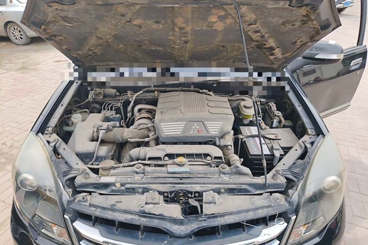 Used Haval H5 Classic 2013 Zhizun Edition 2.0T Manual Two-Wheel Drive Entry-Level Model Engine Bay