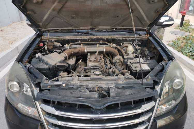 Used Haval H5 Classic 2013 Zhizun Edition 2.0L Manual Two-Wheel Drive Entry-Level Model Engine Bay