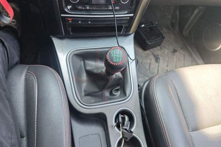 Used Haval H5 Classic 2013 Zhizun Edition 2.0T Manual 4x4 Elite Model Gear Lever