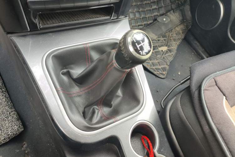 Used Haval H5 Classic 2013 Zhizun Edition 2.0L Manual Two-Wheel Drive Entry-Level Model Gear Lever