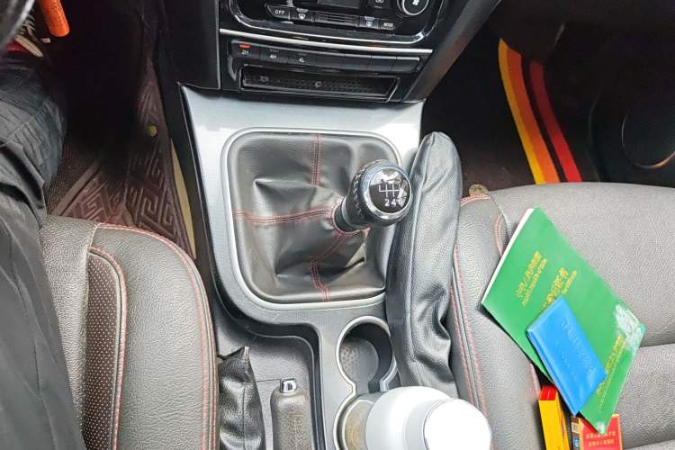 Used Haval H5 Classic 2013 Zhizun Edition 2.0T Manual 4x4 Elite Model Gear Lever