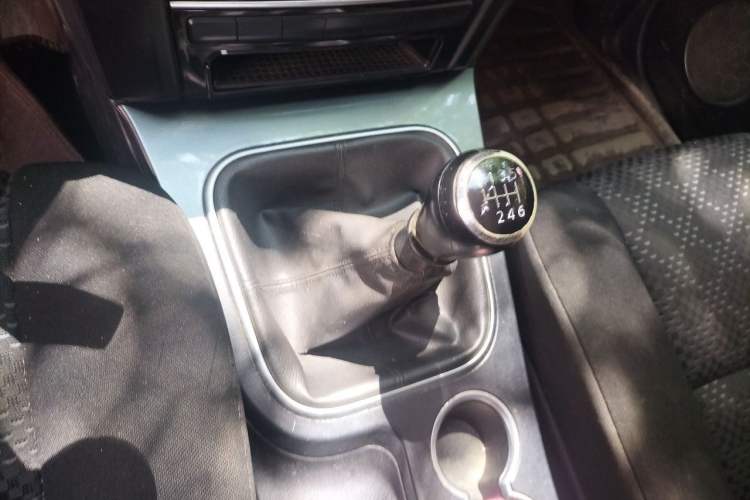 Used Haval H5 Classic 2013 Zhizun Edition 2.0T Manual Two-Wheel Drive Entry-Level Model Gear Lever