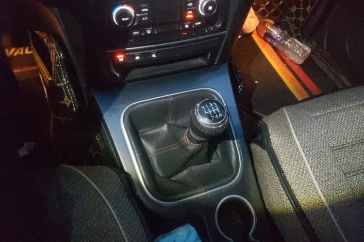Used Haval H5 Classic 2013 Zhizun Edition 2.0T Manual 4x4 Elite Model Gear Lever
