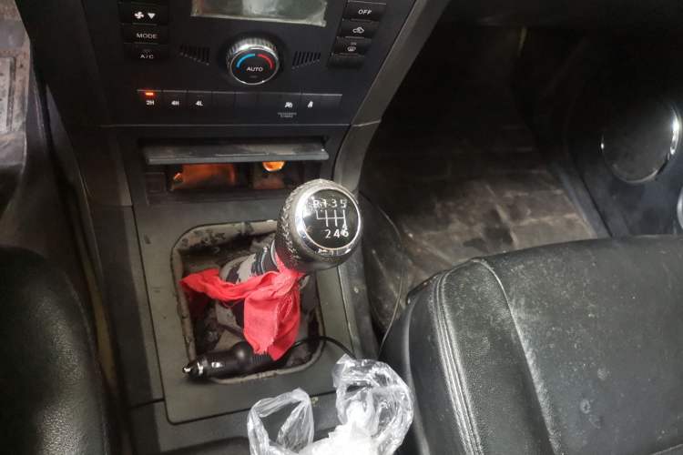 Used Haval H5 Classic 2013 ZhiZun Edition Green Silence 2.0T Manual 4x4 Progressive Model Gear Lever