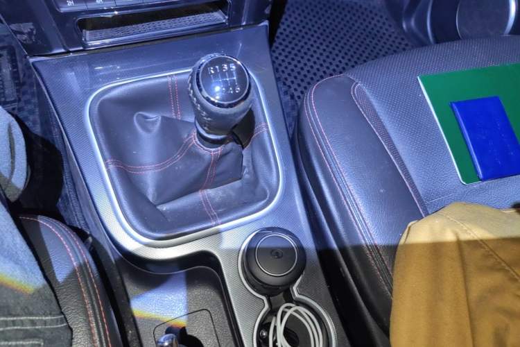 Used Haval H5 Classic 2013 Zhizun Edition 2.0T Manual 4x4 Elite Model Gear Lever