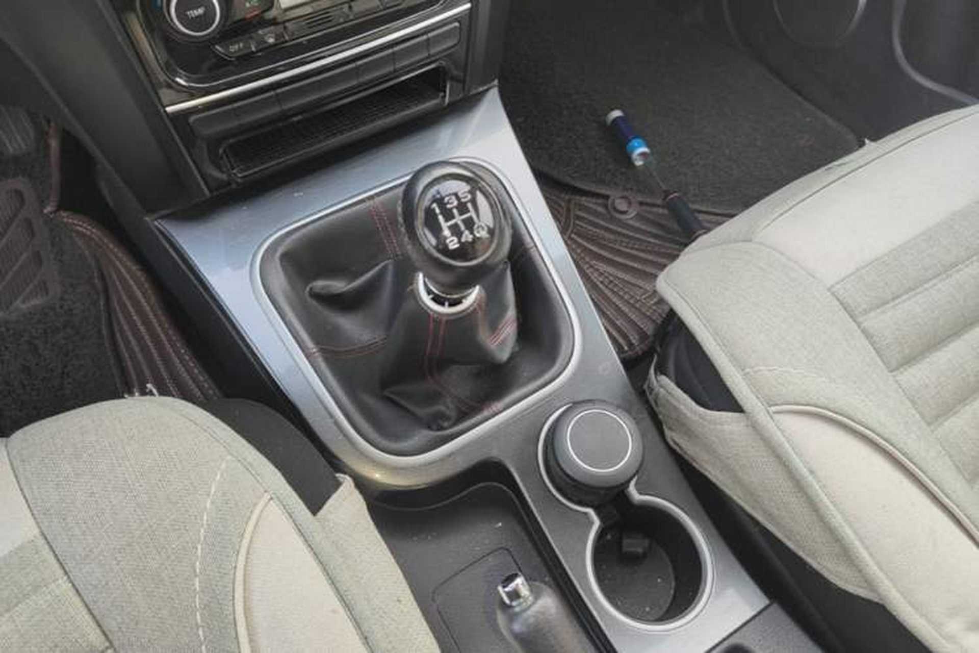 Used Haval H5 Classic 2013 Zhizun Edition 2.0L Manual Two-Wheel Drive Entry-Level Model Gear Lever