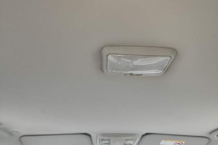 Used Haval H5 Classic 2013 Zhizun Edition 2.0L Manual Two-Wheel Drive Entry-Level Model Headliner