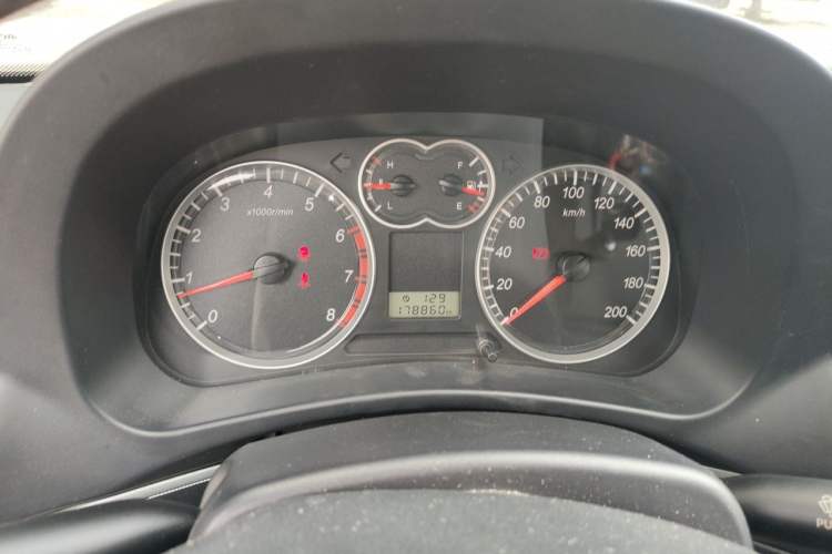 Used Haval H5 Classic 2013 Zhizun Edition 2.0L Manual Two-Wheel Drive Entry-Level Model Instrument Cluster
