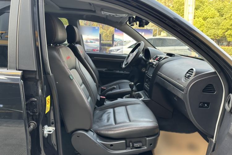 Used Haval H5 Classic 2013 Zhizun Edition 2.0T Manual 4x4 Prestige Model Interior 15