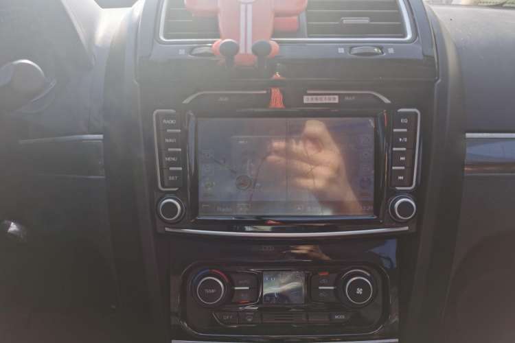 Used Haval H5 Classic 2013 Zhizun Edition 2.0T Manual Two-Wheel Drive Entry-Level Model Interior 2