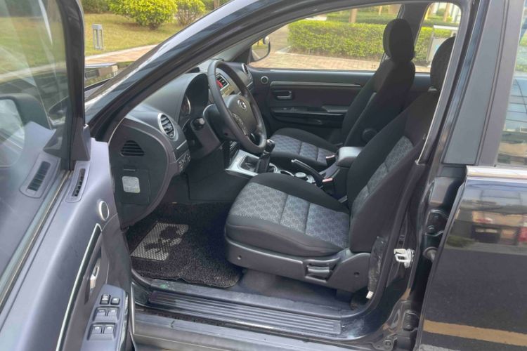 Used Haval H5 Classic 2013 Zhizun Edition 2.0L Manual Two-Wheel Drive Entry-Level Model Interior 3