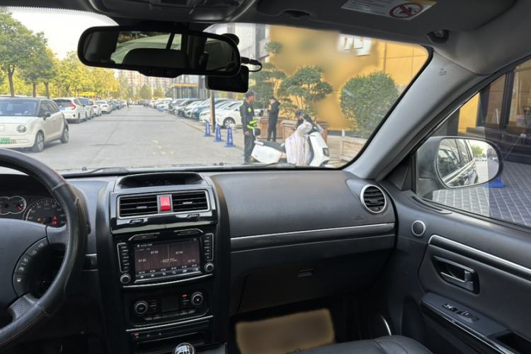 Used Haval H5 Classic 2013 Zhizun Edition 2.0T Manual 4x4 Prestige Model Interior 3